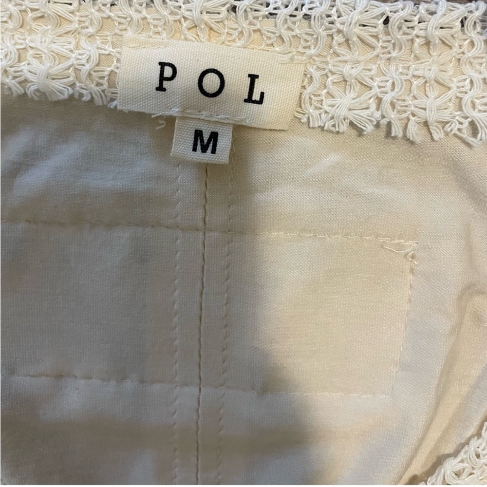 POL V-Neck Crochet Patch Oversized Top Size Medium - Picture 5 of 11